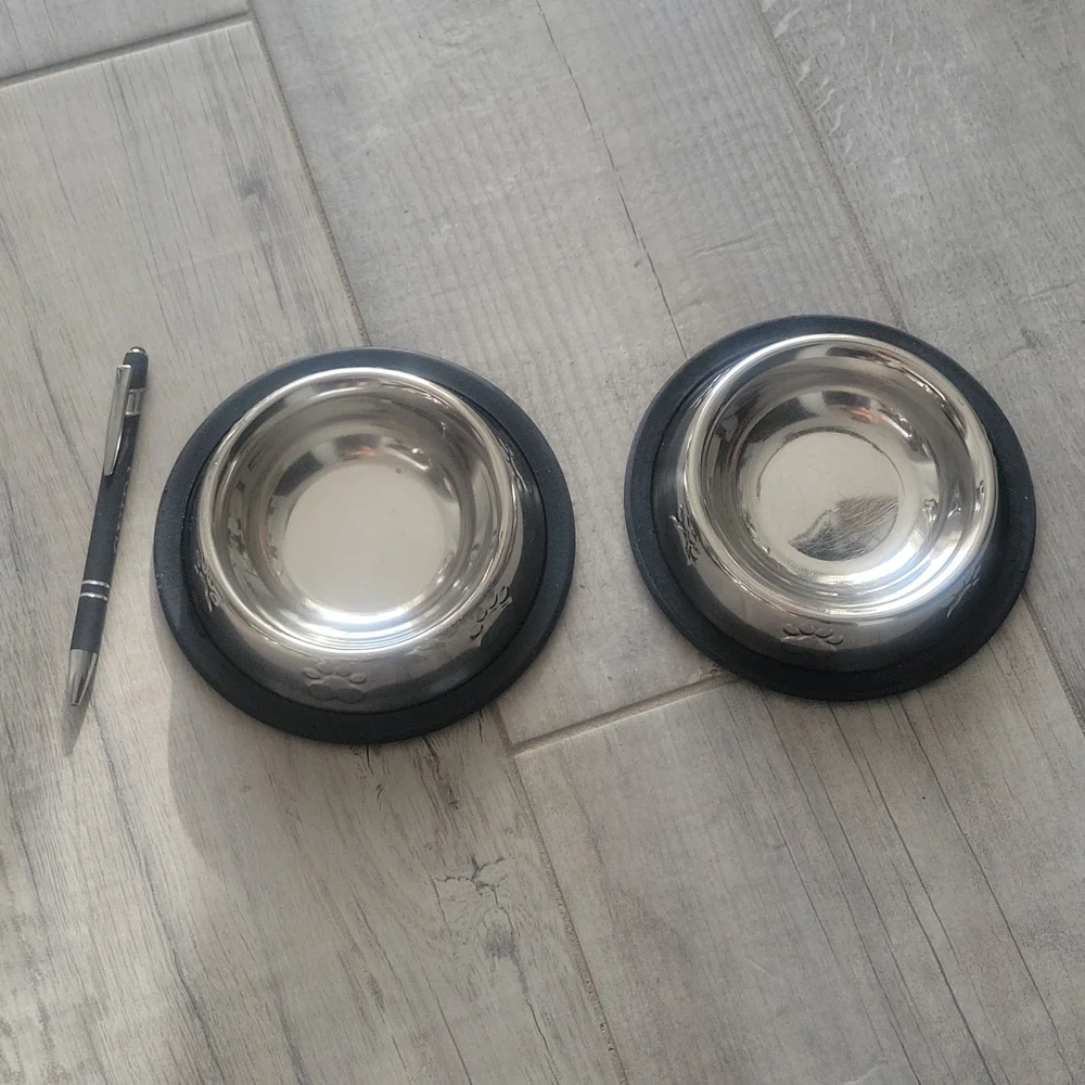 Unknown brand dog bowl 2 for the price of one ‐